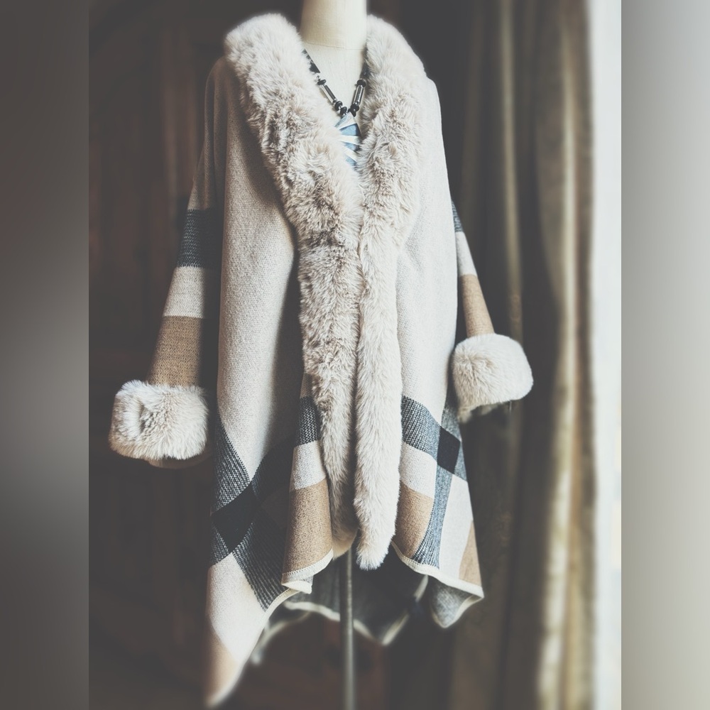 Luxe Faux Fur Trim Plaid Poncho Cape Neutral XL NWT Boutique